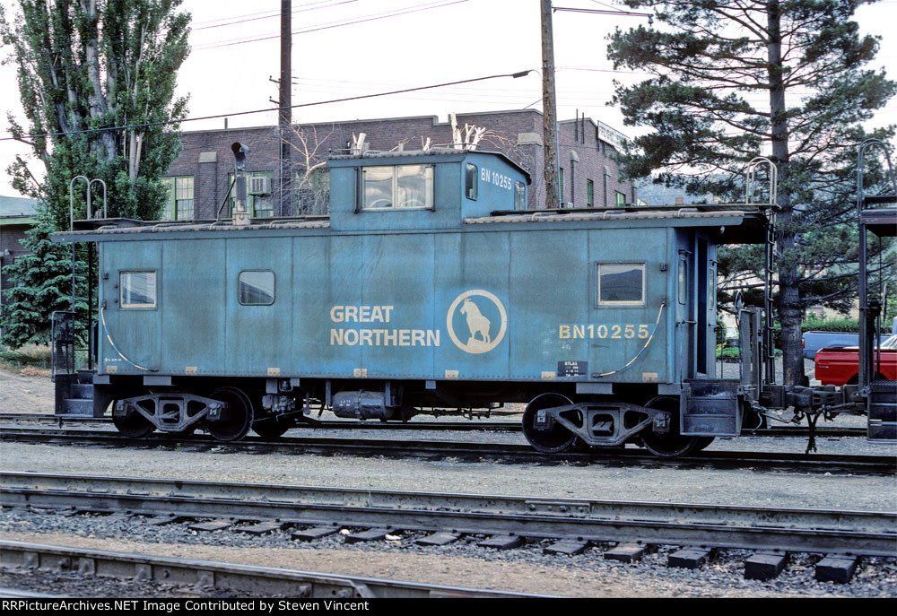 Burlington Northern ex GN caboose BN #10255